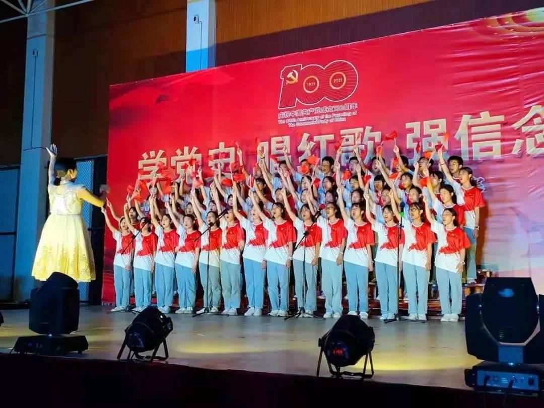 向上跳的香蕉
