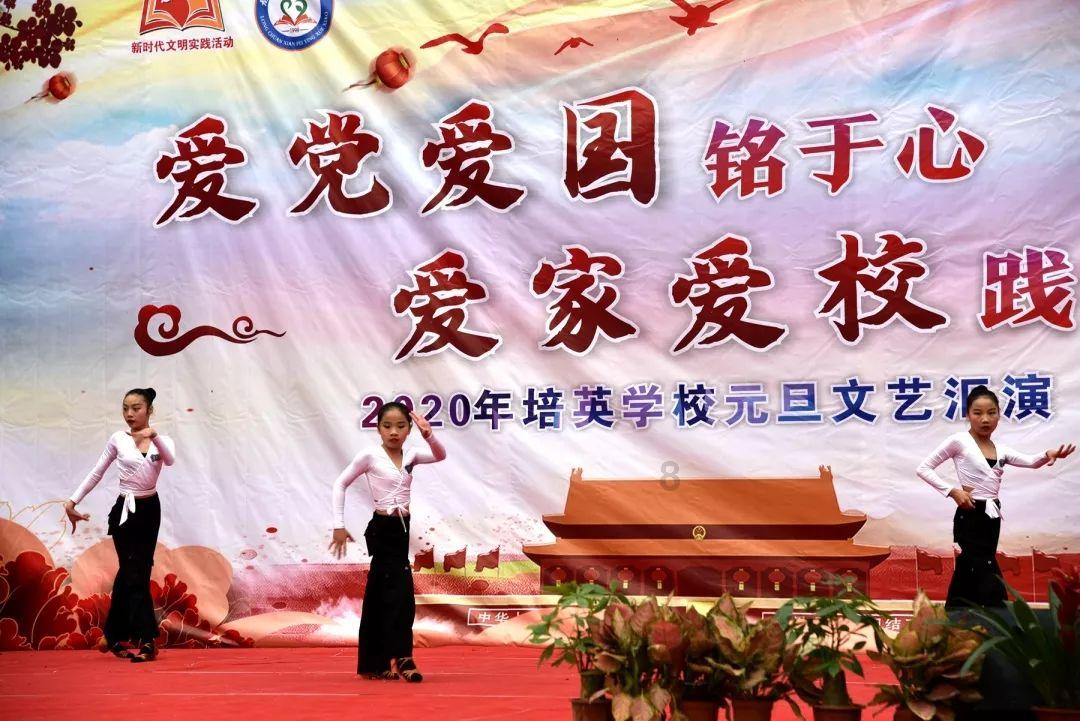 逃离昏暗的废弃城